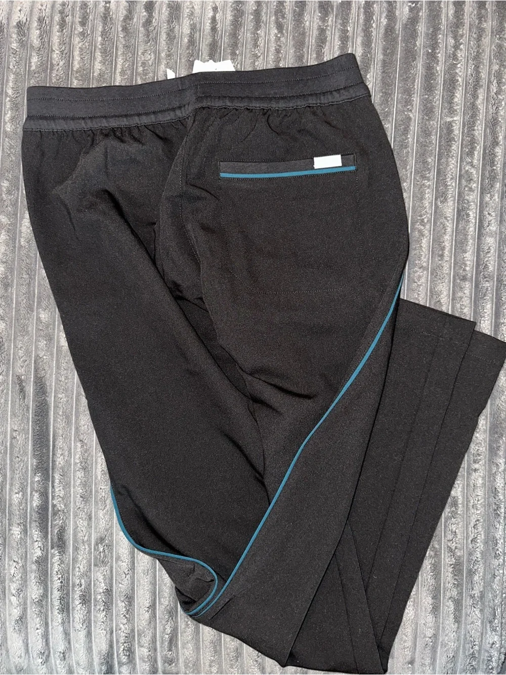 Figs Men's contrast scrub pant- NWT